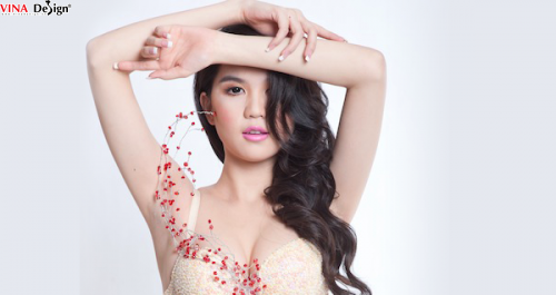 Ngọc Trinh, cuốn hút với nội y và khăn voan.