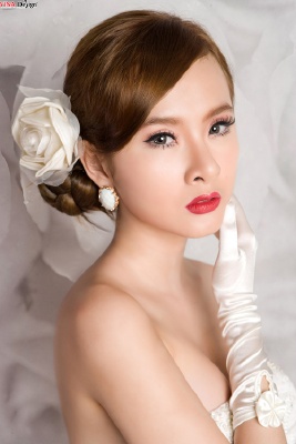 Angela Phương Trinh - làm cô dâu xinh đẹp