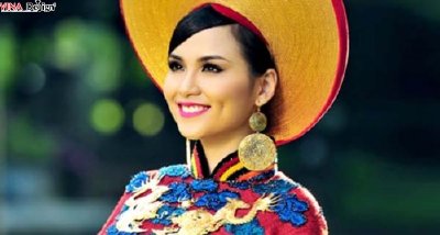Hoa hậu Diễm Hương, duyên dáng với áo dài thổ cẩm