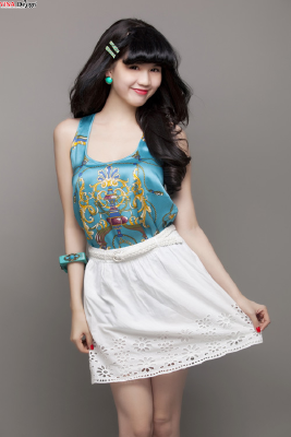 Ngọc Trinh - chọn đầm xuống phố